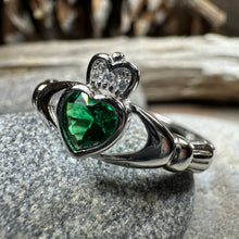 Load image into Gallery viewer, Emerald Meadow Irish Claddagh Ring