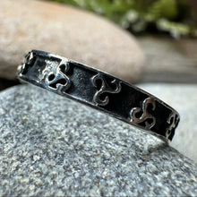 Load image into Gallery viewer, Minimalist Triple Spiral Ring