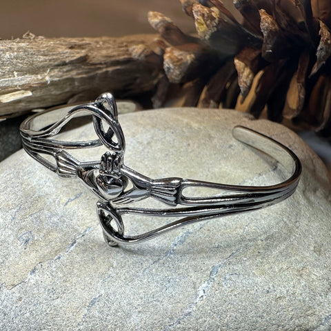 Load image into Gallery viewer, Ireland Claddagh Cuff Bracelet