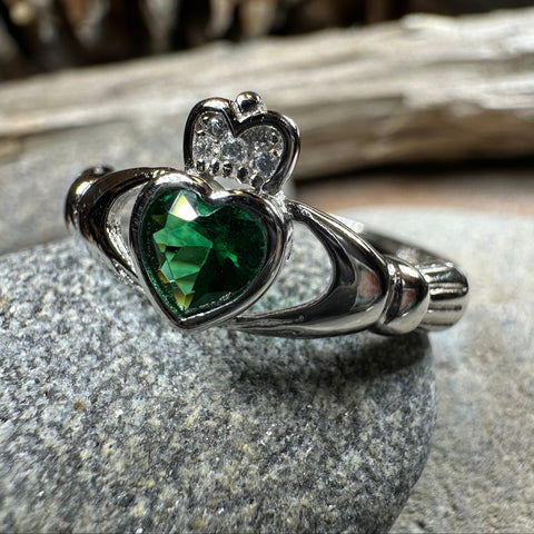 Load image into Gallery viewer, Emerald Meadow Irish Claddagh Ring