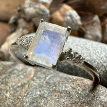 Load image into Gallery viewer, Hilaria Moonstone Ring