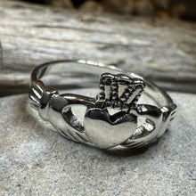 Load image into Gallery viewer, Vow Irish Claddagh Ring