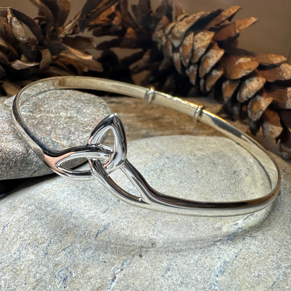 アクセサリー KETO silver bangle Triquetra Silver Bracelet – Celtic Crystal Design Jewelry