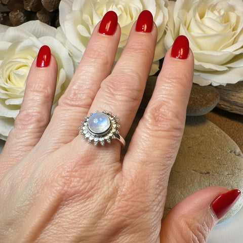 Load image into Gallery viewer, Sunyana Moonstone Sun Ring