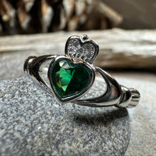 Load image into Gallery viewer, Emerald Meadow Irish Claddagh Ring