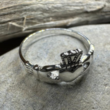 Load image into Gallery viewer, Vow Irish Claddagh Ring