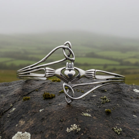 Load image into Gallery viewer, Ireland Claddagh Cuff Bracelet