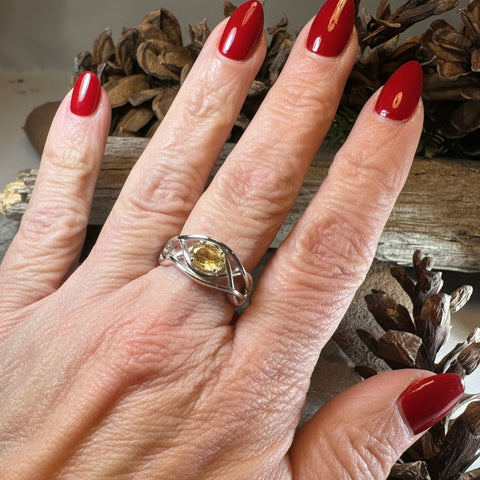 Load image into Gallery viewer, Elden Celtic Knot Ring