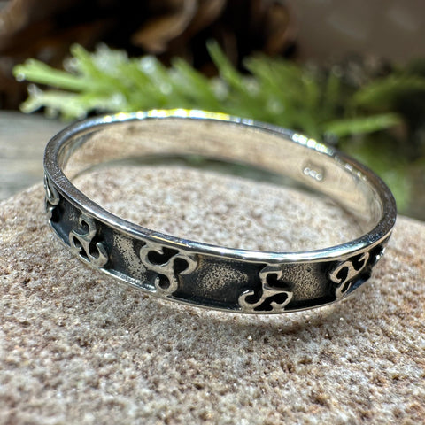 Load image into Gallery viewer, Minimalist Triple Spiral Ring