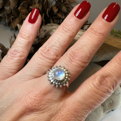 Load image into Gallery viewer, Sunyana Moonstone Sun Ring