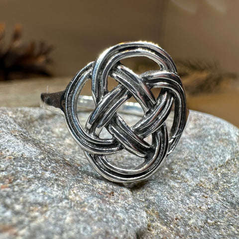 Load image into Gallery viewer, Ailre Celtic Knot Ring in Sterling Silver