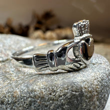 Load image into Gallery viewer, Vow Irish Claddagh Ring