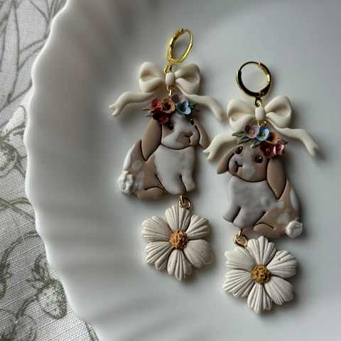 Load image into Gallery viewer, Sunday Daisy Bunny Dangle Earrings for Women