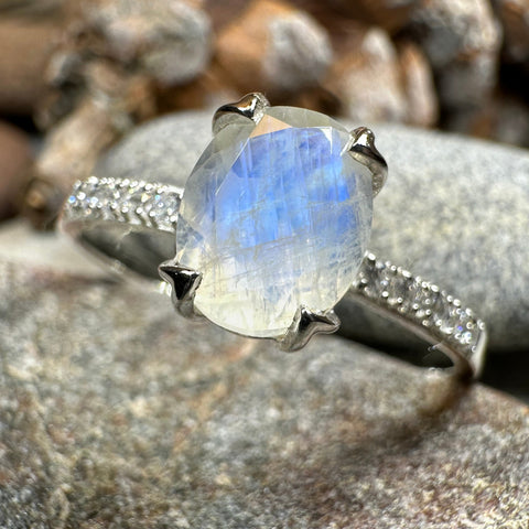 Load image into Gallery viewer, Emiliana Moonstone Promise Ring