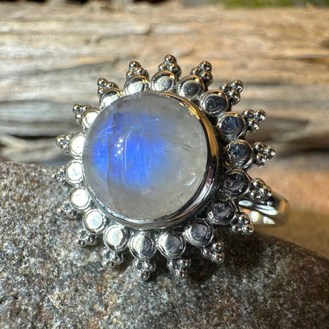 Load image into Gallery viewer, Sunyana Moonstone Sun Ring