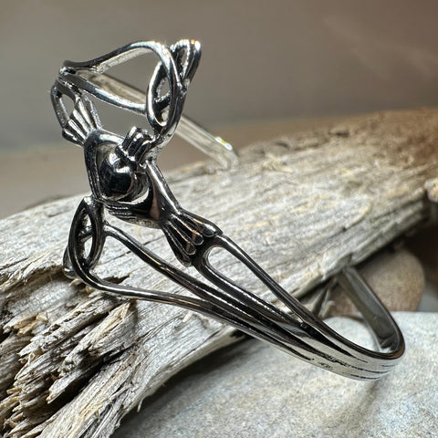 Load image into Gallery viewer, Ireland Claddagh Cuff Bracelet