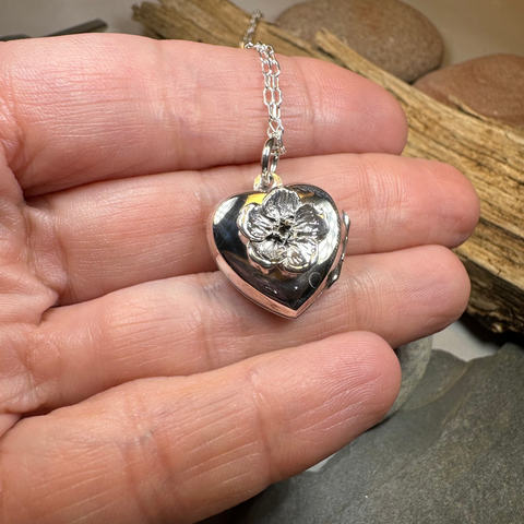 Load image into Gallery viewer, Dogwood Flower Silver Locket Necklace