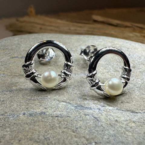 Load image into Gallery viewer, Straffan Claddagh Pearl Stud Earrings