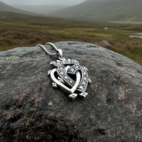 Load image into Gallery viewer, Isla Scottish Luckenbooth Necklace