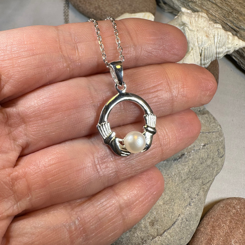 Load image into Gallery viewer, Pearl Claddagh Necklace