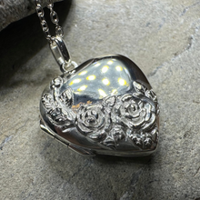 Load image into Gallery viewer, Rose Bouquet Locket Necklace