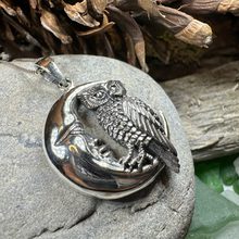 Load image into Gallery viewer, Oidhche Mhath Owl Necklace