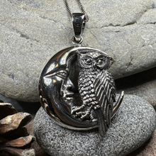 Load image into Gallery viewer, Oidhche Mhath Owl Necklace
