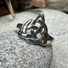Load image into Gallery viewer, Dainty Little Celtic Knot Ring