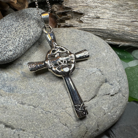 Load image into Gallery viewer, Celtic Claddagh Cross Necklace