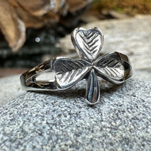 Load image into Gallery viewer, Sláinte Shamrock Celtic Ring