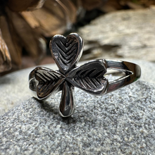 Load image into Gallery viewer, Sláinte Shamrock Celtic Ring