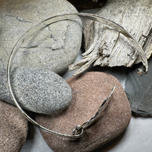 Load image into Gallery viewer, Celtic Triquetra Bracelet