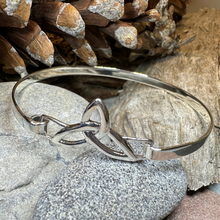 Load image into Gallery viewer, Celtic Triquetra Bracelet