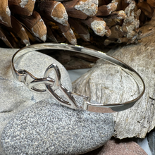 Load image into Gallery viewer, Celtic Triquetra Bracelet
