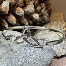 Load image into Gallery viewer, Celtic Triquetra Bracelet