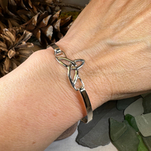 Load image into Gallery viewer, Celtic Triquetra Bracelet