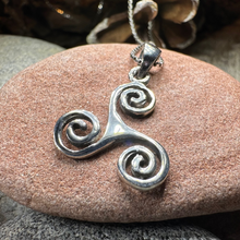 Load image into Gallery viewer, Arwyn Celtic Spiral Necklace