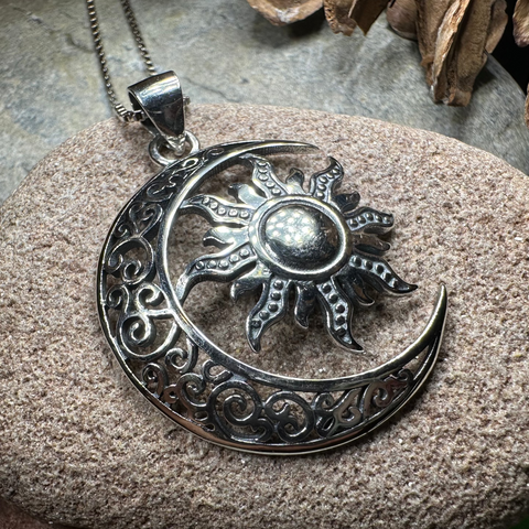 Load image into Gallery viewer, Luan Moon Necklace
