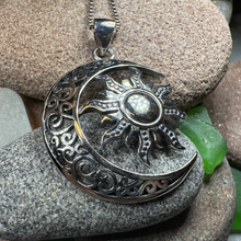 Load image into Gallery viewer, Luan Moon Necklace