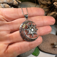 Load image into Gallery viewer, Luan Moon Necklace