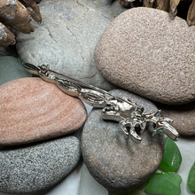 Load image into Gallery viewer, Stag Kilt Pin