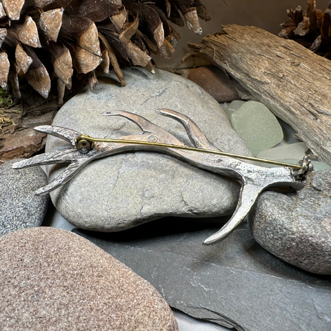 Load image into Gallery viewer, Damh Antler Kilt Pin - Handmade in Scotland