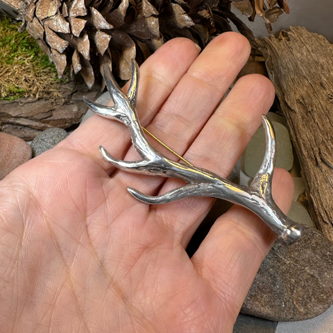 Load image into Gallery viewer, Damh Antler Kilt Pin - Handmade in Scotland