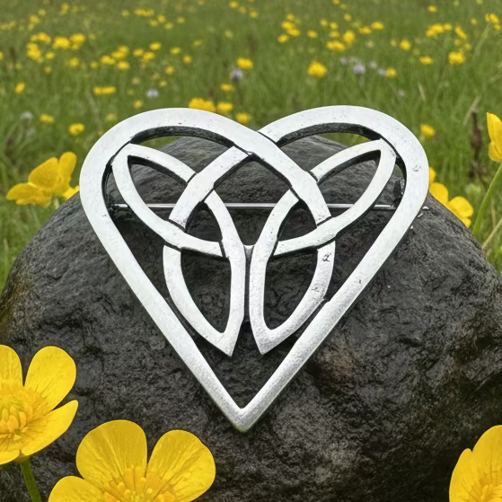 Everheart Celtic Heart Brooch in Pewter