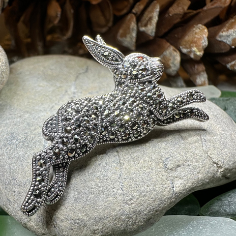 Load image into Gallery viewer, Coinín Marcasite Rabbit Brooch in Sterling Silver