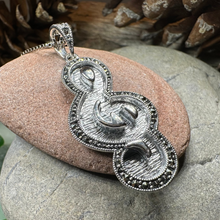 Load image into Gallery viewer, Crescendo Music Note Necklace