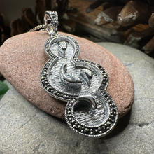Load image into Gallery viewer, Crescendo Music Note Necklace