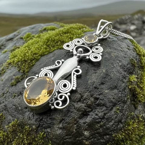 Load image into Gallery viewer, Rising Goddess Necklace