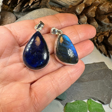 Load image into Gallery viewer, Galaxy Blue Labradorite Necklace