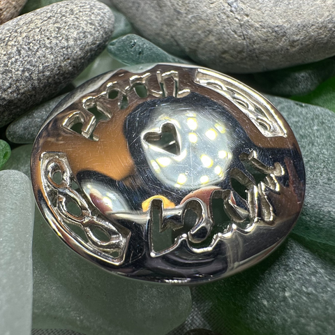 Load image into Gallery viewer, Scots Gaelic "Little Kisses" Brooch - Handmade in Scotland